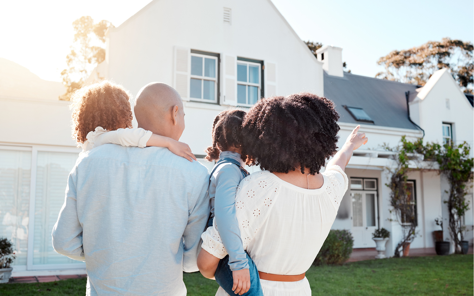 people looking at house